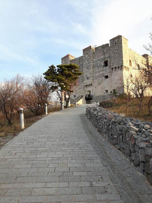 Apartments Lola Senj  Zewnętrze zdjęcie
